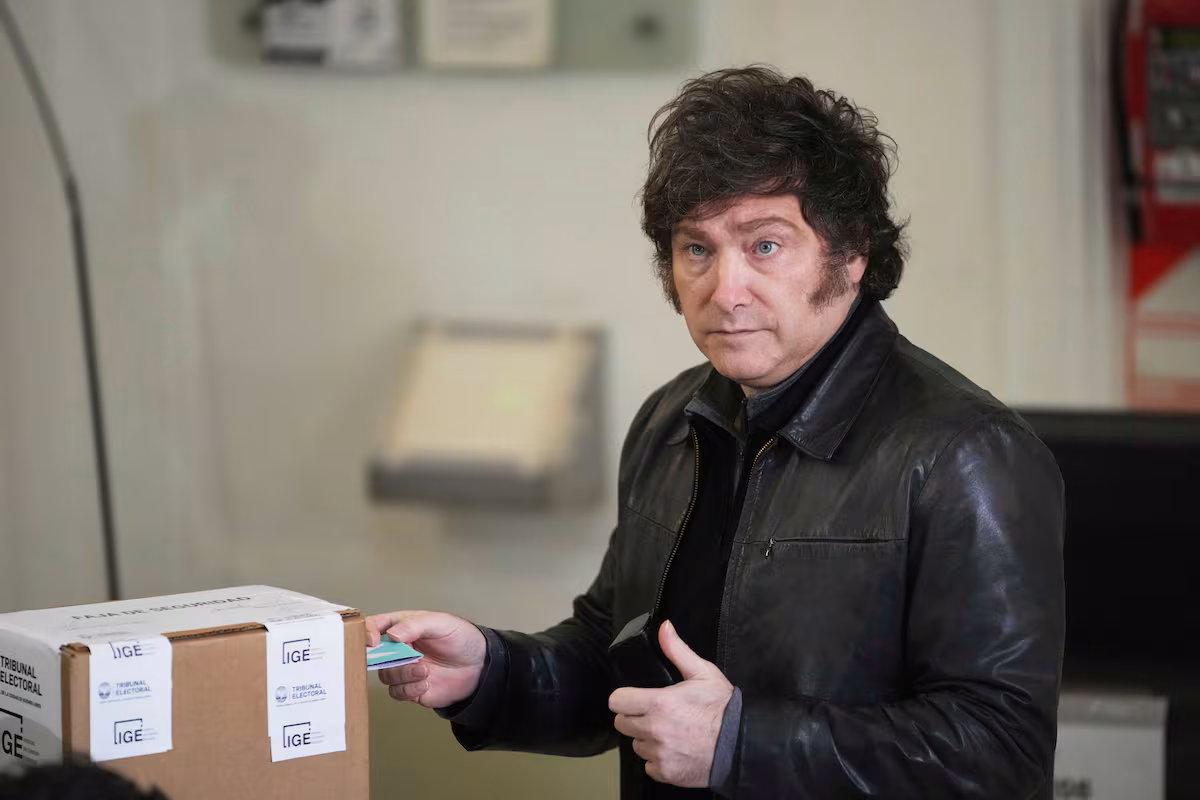 MIlei ejerciendo su derecho a Voto