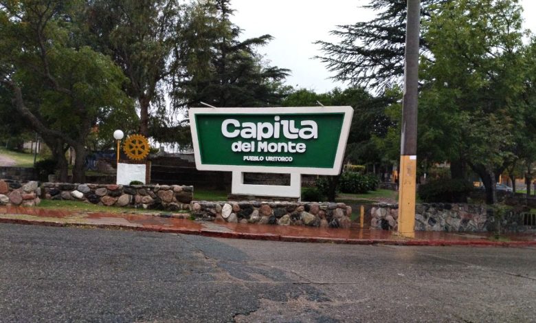 cartel de bienvenida a capilla del monte punilla cordoba